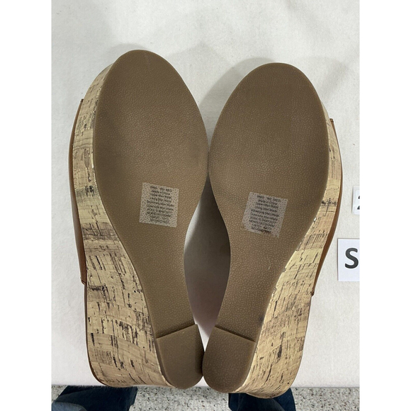 Womans Mudd Brown Slip On Perforated Faux Leather Cork Wedge Sandal 8.5 M - Picture 7 of 9